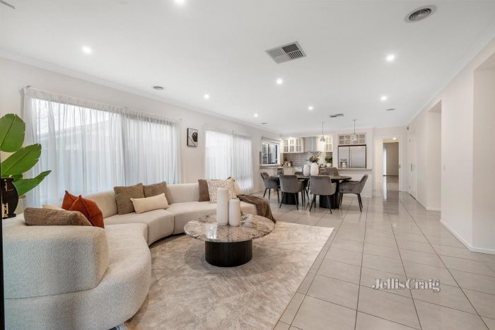 36 Johnson Dr, Glen Waverley VIC 3150, Australia