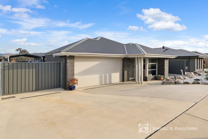 13 Cromwell Rd, Leneva VIC 3691, Australia