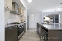 13 Cromwell Rd, Leneva VIC 3691, Australia