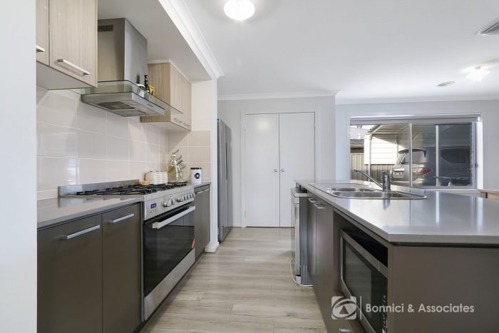 13 Cromwell Rd, Leneva VIC 3691, Australia