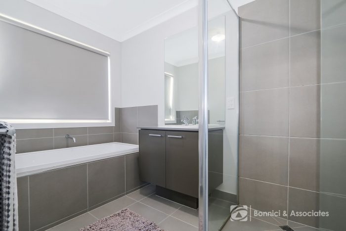 13 Cromwell Rd, Leneva VIC 3691, Australia