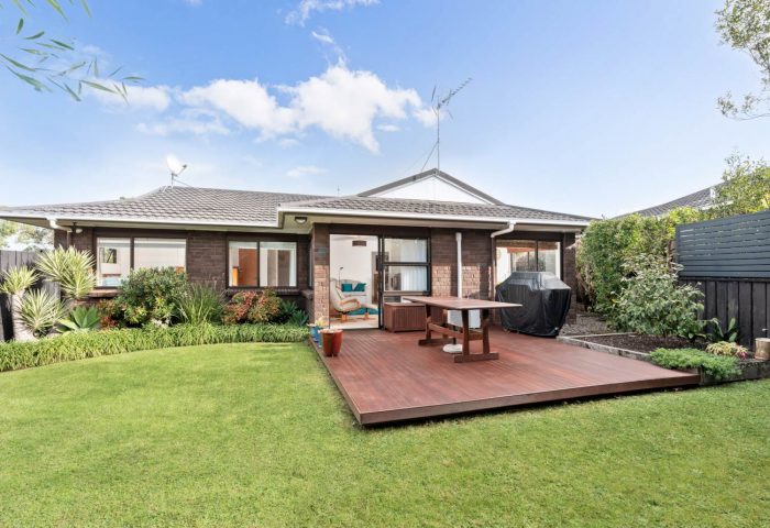 2/79 Mirrabooka Avenue, Botany Downs, Manukau City, Auckland, 2010, New Zealand