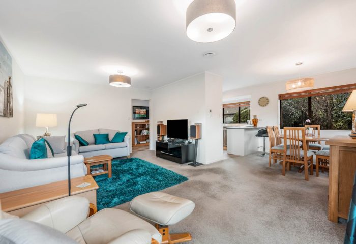 2/79 Mirrabooka Avenue, Botany Downs, Manukau City, Auckland, 2010, New Zealand
