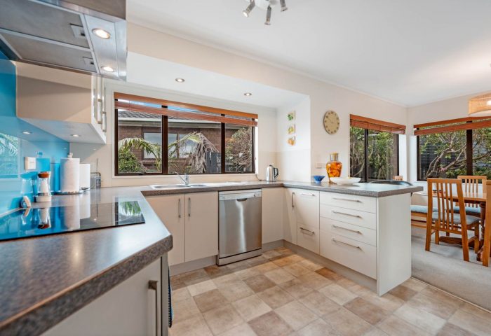 2/79 Mirrabooka Avenue, Botany Downs, Manukau City, Auckland, 2010, New Zealand