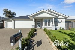 17 Morrisey Dr, Yarrawonga VIC 3730, Australia