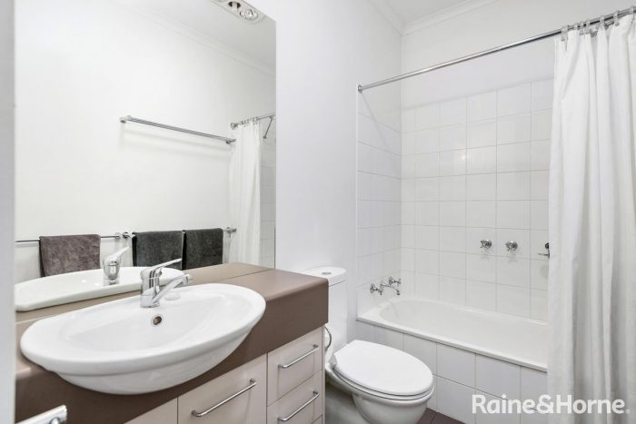 Unit 1/79-81 Powlett St, Kyneton VIC 3444, Australia