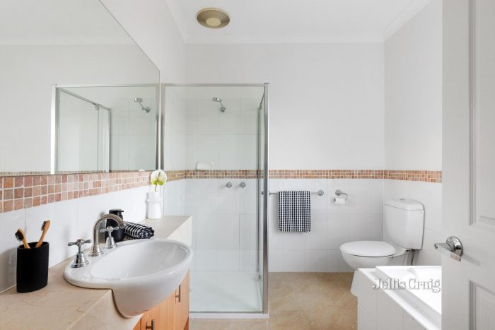 Unit 1/31 Old Aqueduct Rd, Diamond Creek VIC 3089, Australia