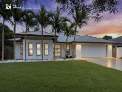 18 Newcastle Dr, Pottsville NSW 2489, Australia