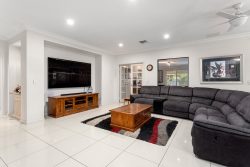 8 Parnell Parade, Bassendean WA 6054, Australia