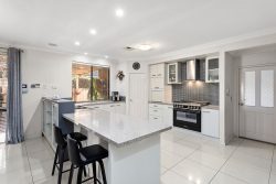 8 Parnell Parade, Bassendean WA 6054, Australia
