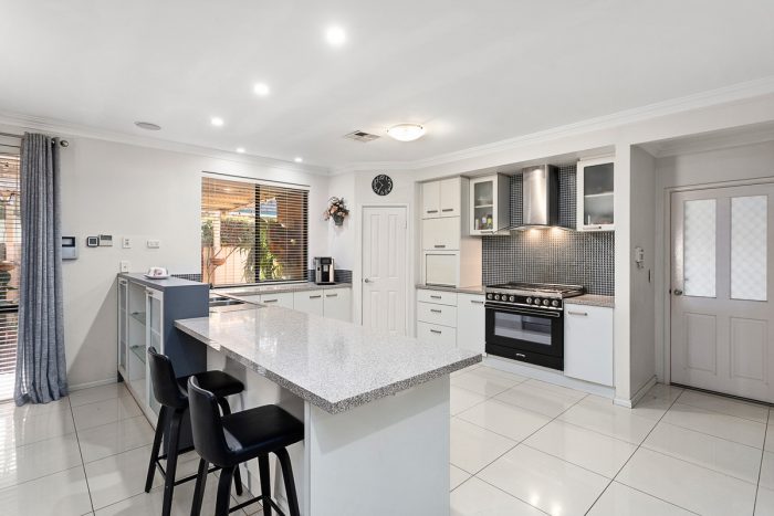 8 Parnell Parade, Bassendean WA 6054, Australia