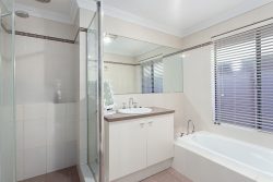 8 Parnell Parade, Bassendean WA 6054, Australia