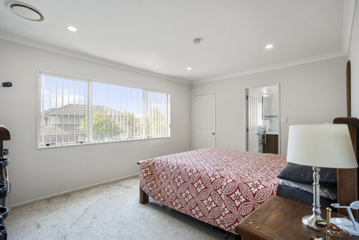 1 Parani Court, Te Atatū Peninsula, Auckland 0610, New Zealand