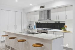 19 Brenda St, Morningside QLD 4170, Australia