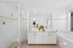19 Brenda St, Morningside QLD 4170, Australia