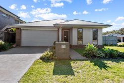 35 Rosemary St, Fern Bay NSW 2295, Australia