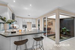 4 Kingswood Ave, Mount Waverley VIC 3149, Australia