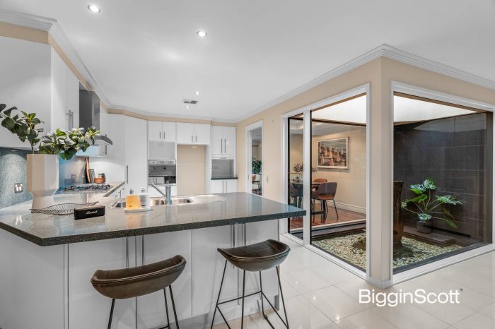 4 Kingswood Ave, Mount Waverley VIC 3149, Australia