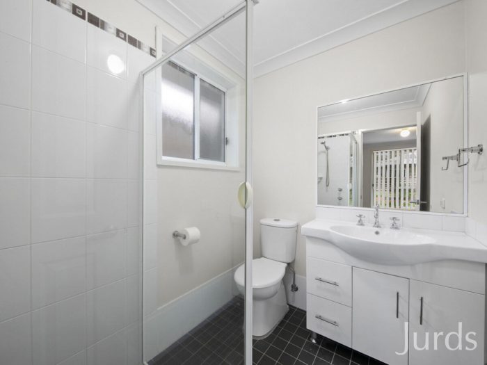 2/1 Desmond St, Cessnock NSW 2325, Australia