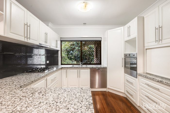 271 MacKenzie St, Centenary Heights QLD 4350, Australia