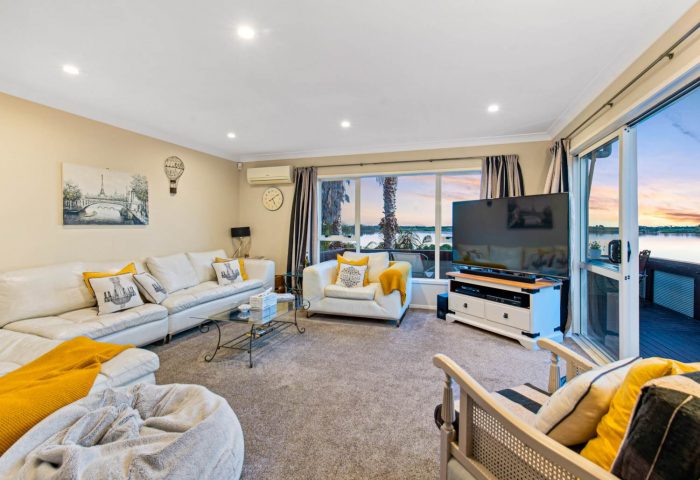 35 St Annes Crescent, Wattle Downs, Manukau City, Auckland, 2103, New Zealand