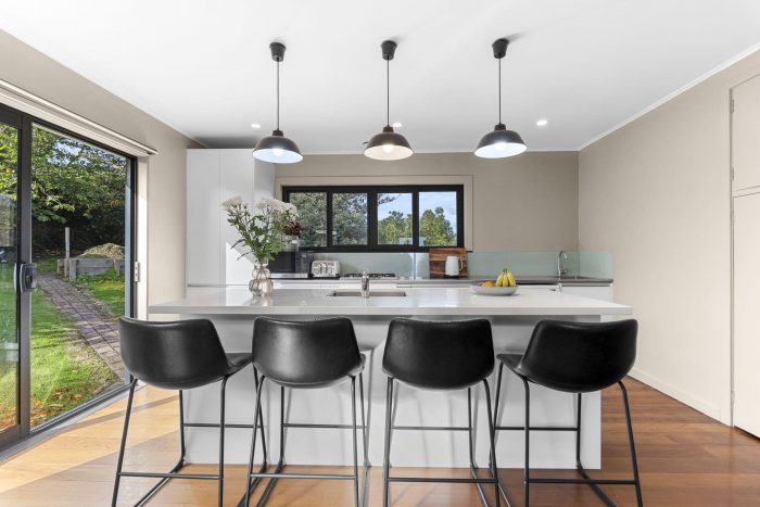 3 Stuart Place, Blagdon, New Plymouth, Taranaki, 4310, New Zealand
