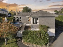 14 Upland Street, Helensburgh, Dunedin, Otago, 9010, New Zealand