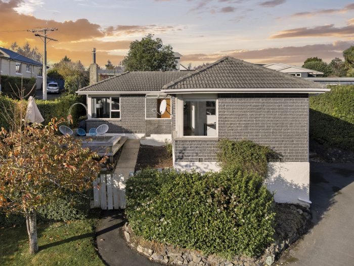 14 Upland Street, Helensburgh, Dunedin, Otago, 9010, New Zealand