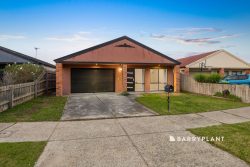 46 Wakenshaw Cres, Pakenham VIC 3810, Australia