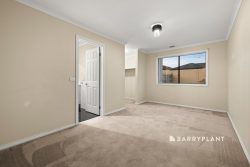 46 Wakenshaw Cres, Pakenham VIC 3810, Australia