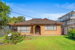 74 Watkin Ave, Woy Woy NSW 2256, Australia