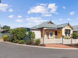 9 Wildi Ct, Happy Valley SA 5159, Australia