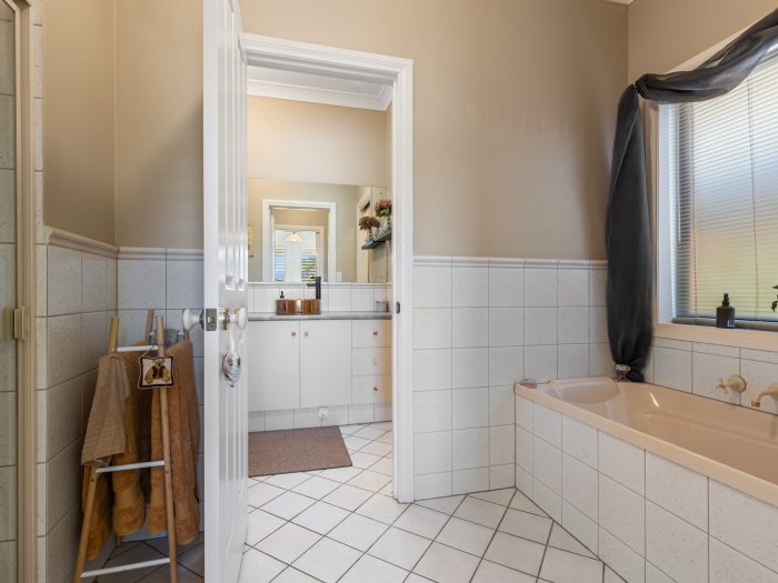 9 Wildi Ct, Happy Valley SA 5159, Australia