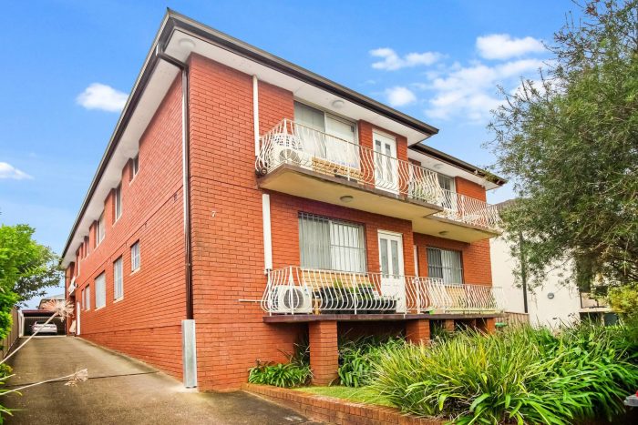 Unit 2/7 Allan Ave, Belmore NSW 2192, Australia