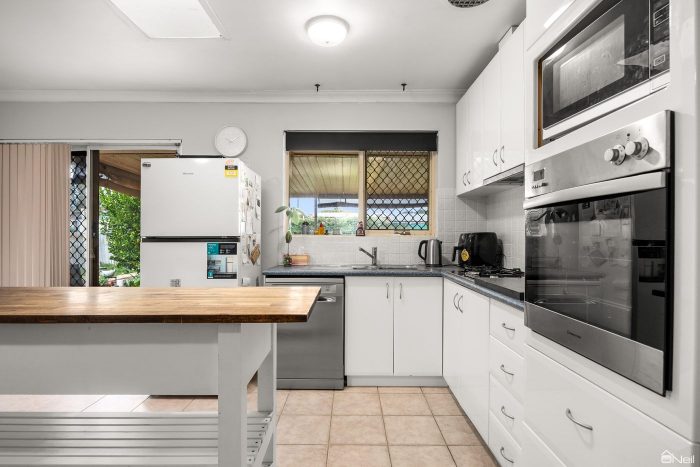 26 Amanda Dr, Camillo WA 6111, Australia