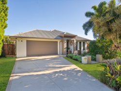6 Baybreeze Cres, Murrumba Downs QLD 4503, Australia