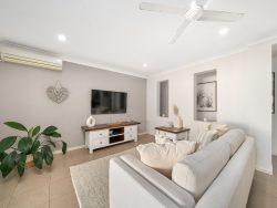 6 Baybreeze Cres, Murrumba Downs QLD 4503, Australia