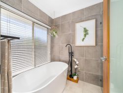 6 Baybreeze Cres, Murrumba Downs QLD 4503, Australia