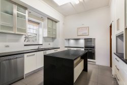 912 Burke Rd, Deepdene VIC 3103, Australia