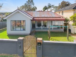 17 Buttaba Rd, Brightwaters NSW 2264, Australia
