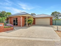 2 Carlyle Ct, Rutherglen VIC 3685, Australia