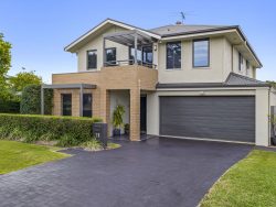 11 Celestial Dr, Morisset Park NSW 2264, Australia