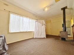 21 Clifton St, Young NSW 2594, Australia