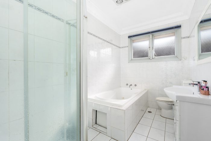2 Cripps Ave, Kingsgrove NSW 2208, Australia
