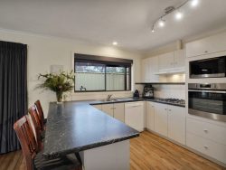 17 David St, Hamilton VIC 3300, Australia