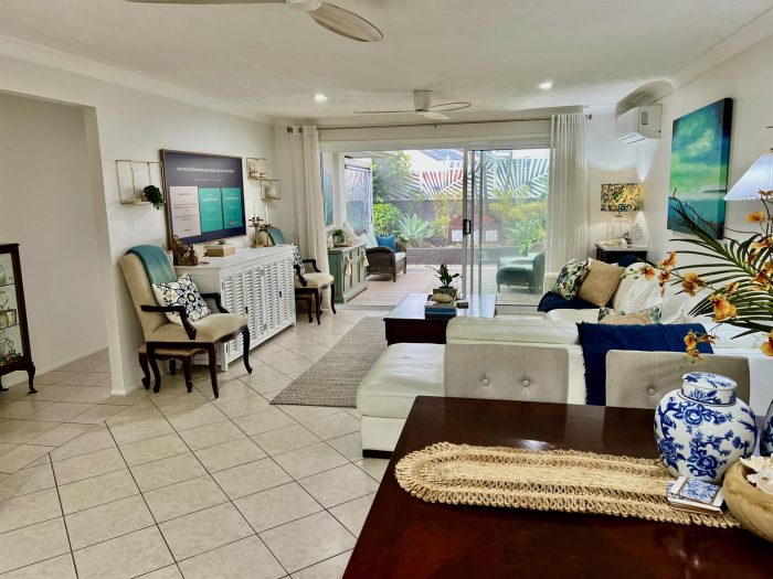 Unit 1/6 Samarai Ave, Runaway Bay QLD 4216, Australia