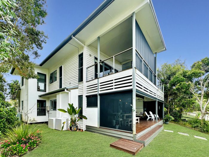 12 Kookaburra Ct, South Stradbroke QLD 4216, Australia