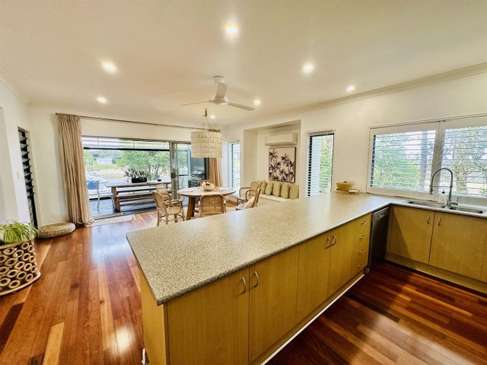 12 Kookaburra Ct, South Stradbroke QLD 4216, Australia