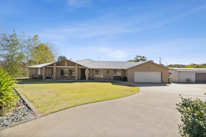 29 Hintons Rd, Young NSW 2594, Australia