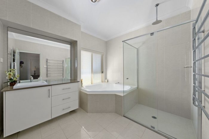 7 Willow Tree Cl, Aberglasslyn NSW 2320, Australia